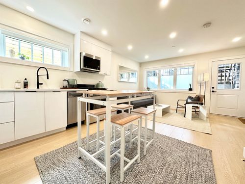 1672 15th Ave E, Vancouver, BC, V5N2G1 | Card Image