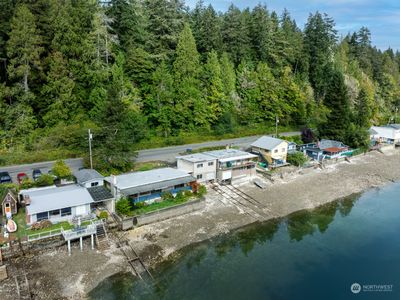 22690 N Us Hwy 101, House other with 3 bedrooms, 1 bathrooms and 2 parking in Hoodsport WA | Image 2