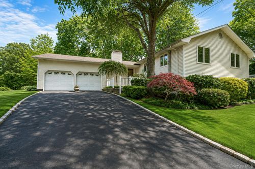 61 Ledgewood Dr, Smithtown, NY, 11787-4043 | Card Image