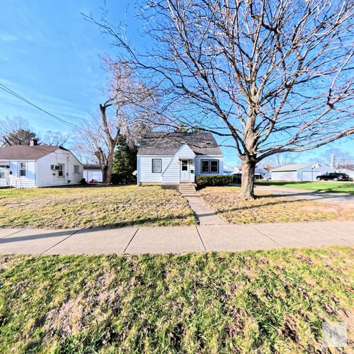 206 E 4th St, Streator, IL, 61364-1339 | Card Image