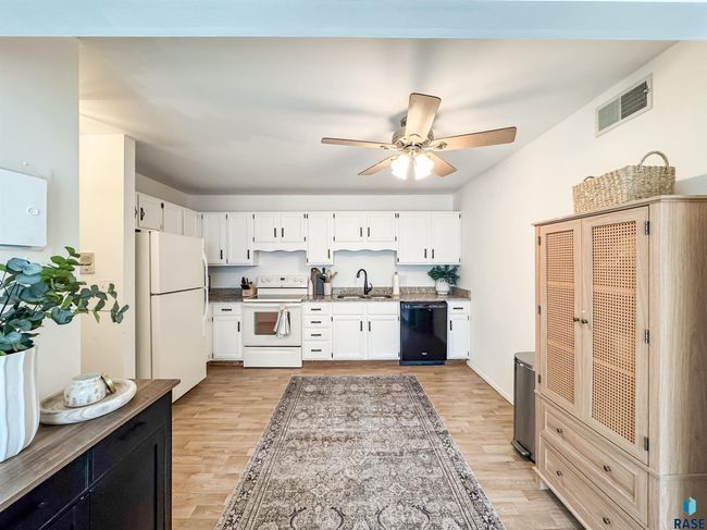 APT-304 - 3608 S Gateway Blvd, Condo with 2 bedrooms, 1 bathrooms and null parking in Sioux Falls SD | Image 6
