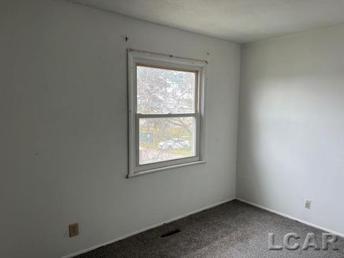 210 Stratford Dr, Adrian, MI, 49221-1814 | Card Image