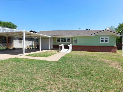 1820 W Avenue B, Muleshoe, TX, 79347-2826 | Card Image