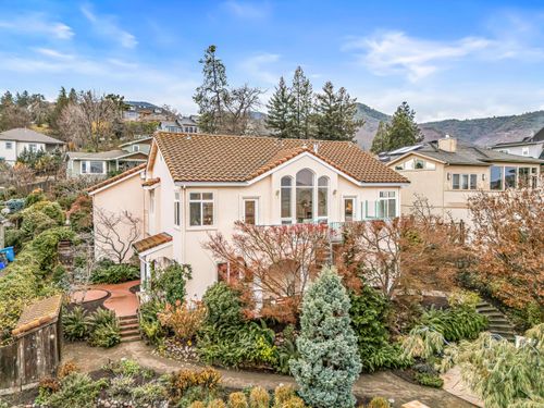 517 Lakota Way, Ashland, OR, 97520-9700 | Card Image