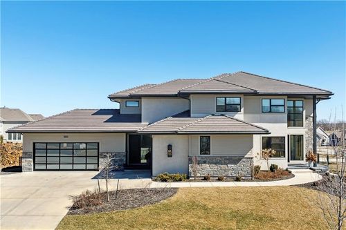 17329 Larsen St, Overland Park, KS, 66221-8558 | Card Image