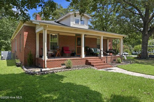 3227 S Eason St, Fountain, NC, 27829-8215 | Card Image