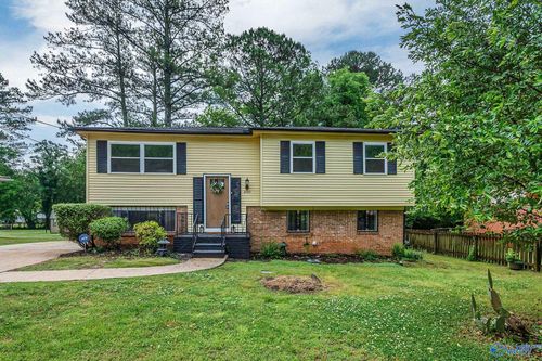 2723 Monticello Dr Nw, Huntsville, AL, 35810-3768 | Card Image