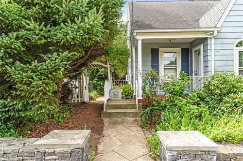 32 Benbridge Ave, Warwick, RI, 02888-3533 | Card Image