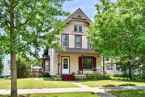271 E Sanborn St, Winona, MN, 55987-3845 | Card Image