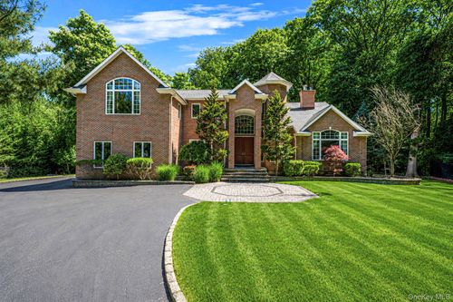 589 Landing Ave, Smithtown, NY, 11787-1120 | Card Image
