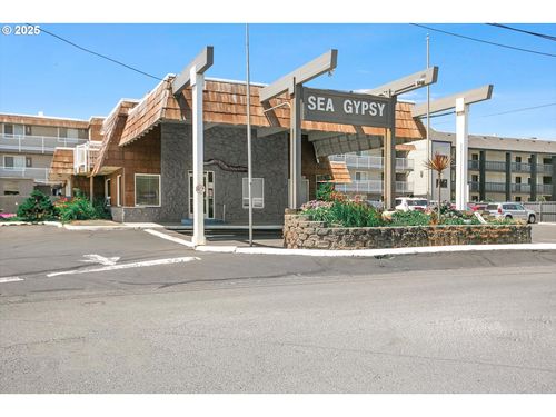 145 Nw Inlet Ave, Lincoln City, OR, 97367-3132 | Card Image