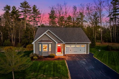 10 Wilson Way, Brentwood, NH, 03833-6319 | Card Image