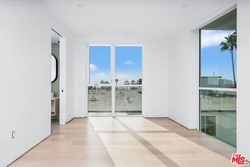 ph501-1136 N La Cienega Boulevard, West Hollywood, CA, 90069 | Card Image