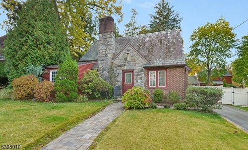 654 Suffern Rd, Teaneck, NJ, 07666-1809 | Card Image