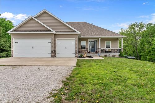 584 80th Rd, Warrensburg, MO, 64093-7784 | Card Image
