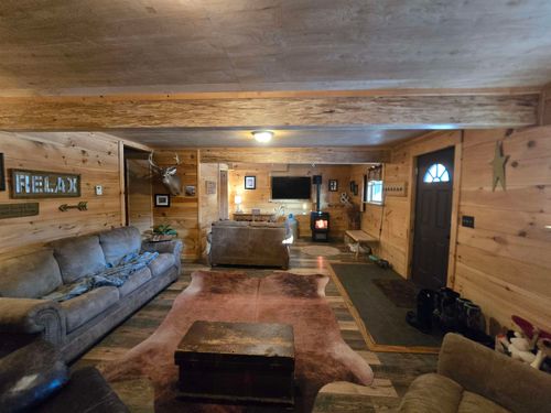 35 Upper Bartonsville Rd, Chester, VT, 05143-9320 | Card Image