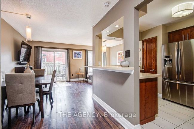 93 - 93 Foster Cres, Condo with 3 bedrooms, 2 bathrooms and 1 parking in Brampton ON | Image 6
