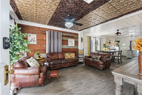 805 Academy E, Brenham, TX, 77833 | Card Image