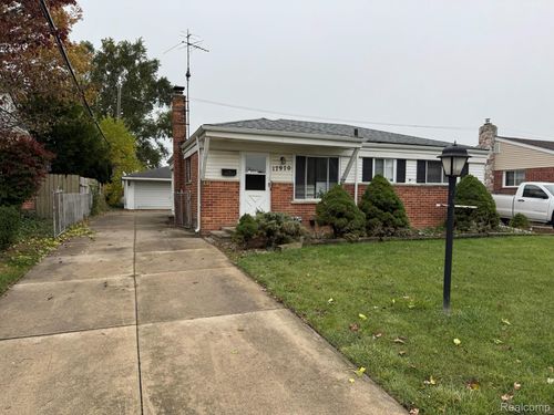 17970 S Wind Dr, Fraser, MI, 48026-2449 | Card Image