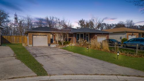 84 Sandra Cres, Grimsby, ON, L3M4Y7 | Card Image