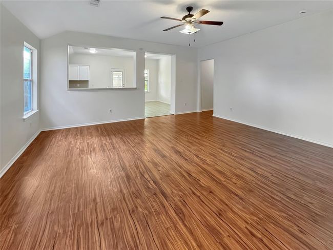5427 Cilantro Ln, House other with 3 bedrooms, 2 bathrooms and 2 parking in Baytown TX | Image 4
