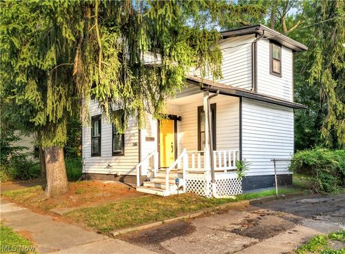 386 E Voris St, Akron, OH, 44311-1775 | Card Image