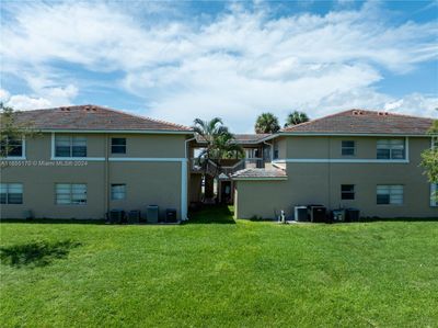 27-A - 1041 Twin Lakes Dr, Condo with 2 bedrooms, 2 bathrooms and null parking in Coral Springs FL | Image 3