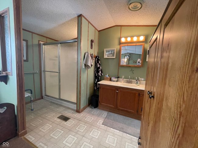 Main Bathroom | Image 12