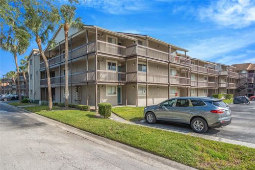 8c1-6308 Newtown Cir, Tampa, FL, 33615-3605 | Card Image