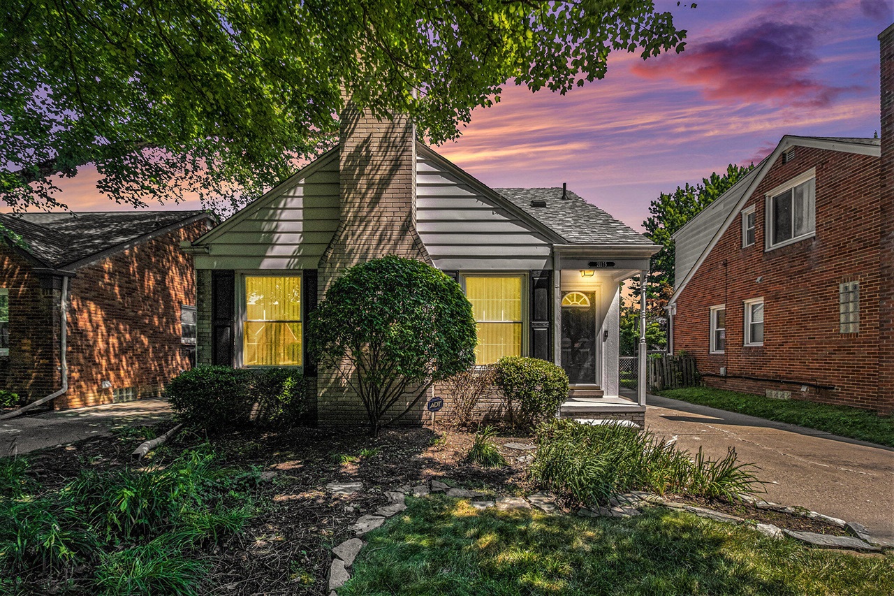 Kenmore Ave, Harper Woods, MI 48225