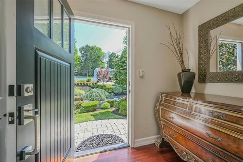 95 Kelsey Ave, Huntington Station, NY, 11746-1142 | Card Image