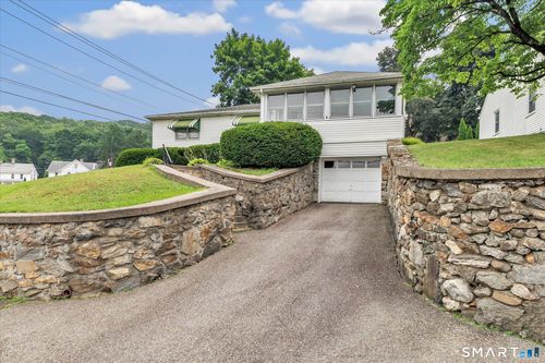 124 N Cliff St, Ansonia, CT, 06401-1623 | Card Image