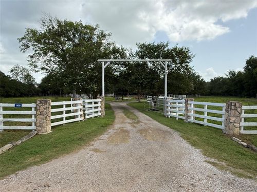1166 Manak Rd, Sealy, TX, 77474-8072 | Card Image