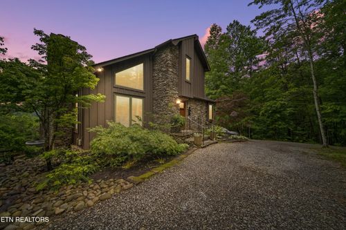1907 Oakwood Rd, Walland, TN, 37886-3111 | Card Image
