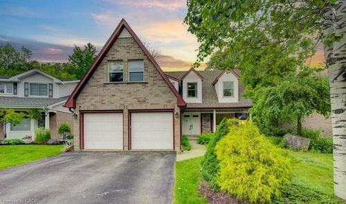 33 Manitoulin Cres, Kitchener, ON, N2A3J4 | Card Image