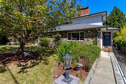 610 Kent Rd, Saanich, BC, V8Z1Z1 | Card Image