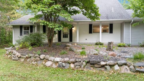 318 Viking Dr, Hoyt Lakes, MN, 55750-1149 | Card Image