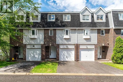 8 Almond Lane, Ottawa, ON, K2L3T2 | Card Image
