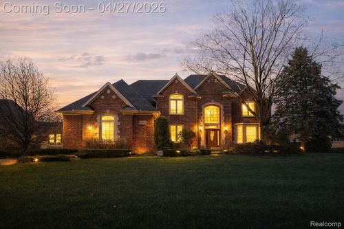 54182 Queensborough Dr, Shelby Township, MI, 48315-1118 | Card Image