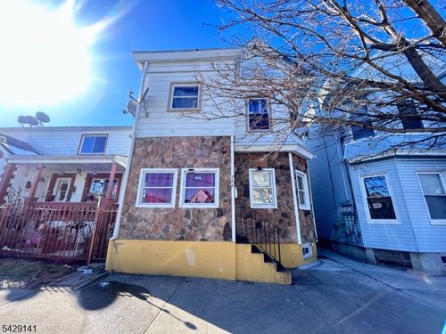 966 E 24th St, Paterson, NJ, 07513-1572 | Card Image