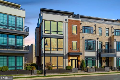 20370 Northpark Dr, ASHBURN, VA, 20147-6195 | Card Image