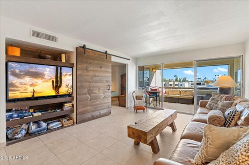 b325-7625 E Camelback Rd, Scottsdale, AZ, 85251-2105 | Card Image