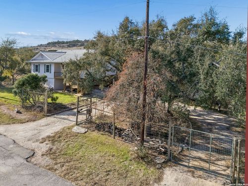 515 Valley Rdg, Canyon Lake, TX, 78133-4967 | Card Image