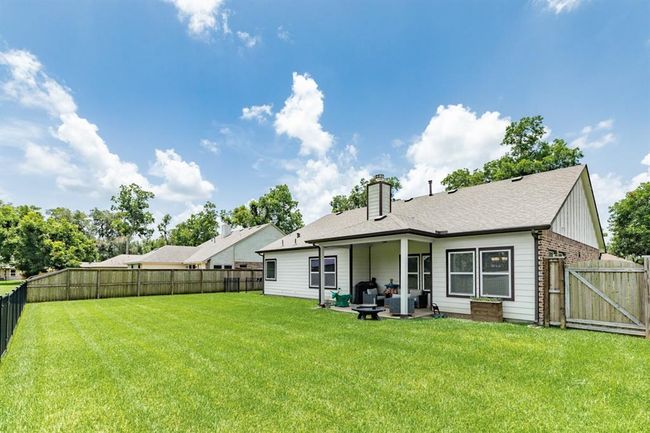2337 Shalmar Dr, House other with 4 bedrooms, 2 bathrooms and 3 parking in West Columbia TX | Image 5