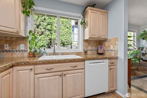 13804 Se 255th Pl, Kent, WA, 98042-6674 | Card Image