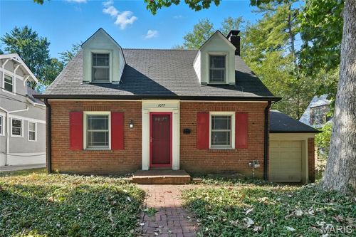 1077 N Jackson Ave, University City, MO, 63130-2226 | Card Image