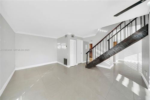 g61-6864 Sw 114th Pl, Miami, FL, 33173-1811 | Card Image