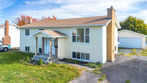 7 Thistle Dr, North Sydney, NS, B2A3R2 | Card Image