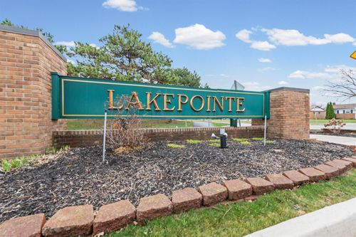 417 Country Club Dr, Saint Clair Shores, MI, 48082-1061 | Card Image