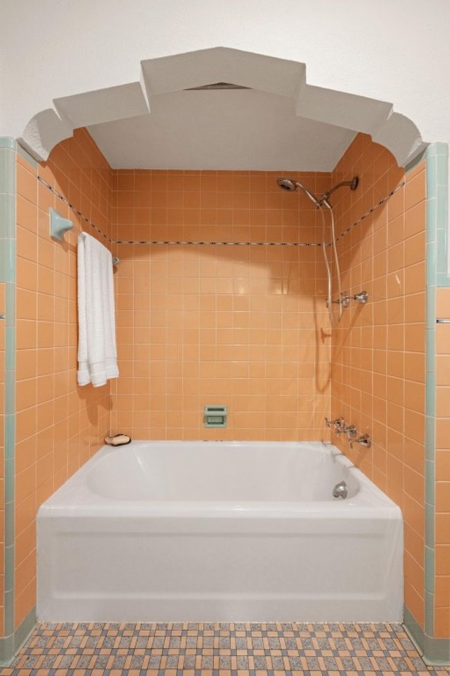 Hall bathroom with a tub-shower combo. | Image 19